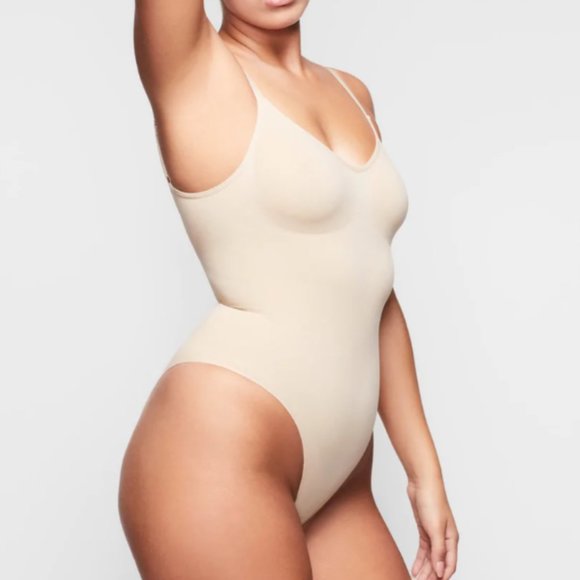 NEW SKIMS Sculpting Bodysuit w/ Snaps - Picture 3 of 5